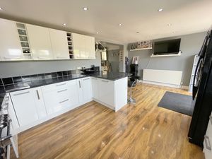 Merrilees Crescent- click for photo gallery